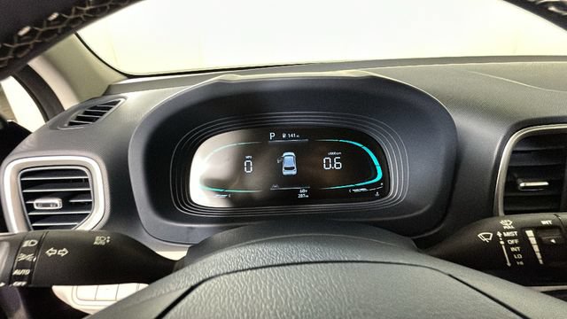 Used 2025 Hyundai Venue Limited FWD image 17