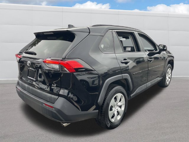Used 2021 Toyota RAV4 LE AWD/4WD image 9
