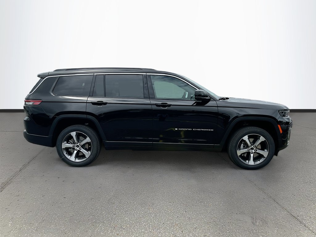 New 2026 Jeep Grand Cherokee L Limited w/ Trailer Tow Package AWD/4WD image 8