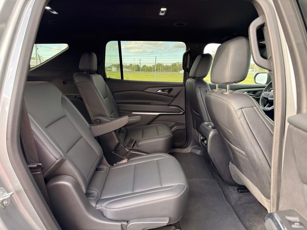 Used 2025 Chevrolet Traverse LT AWD/4WD image 32