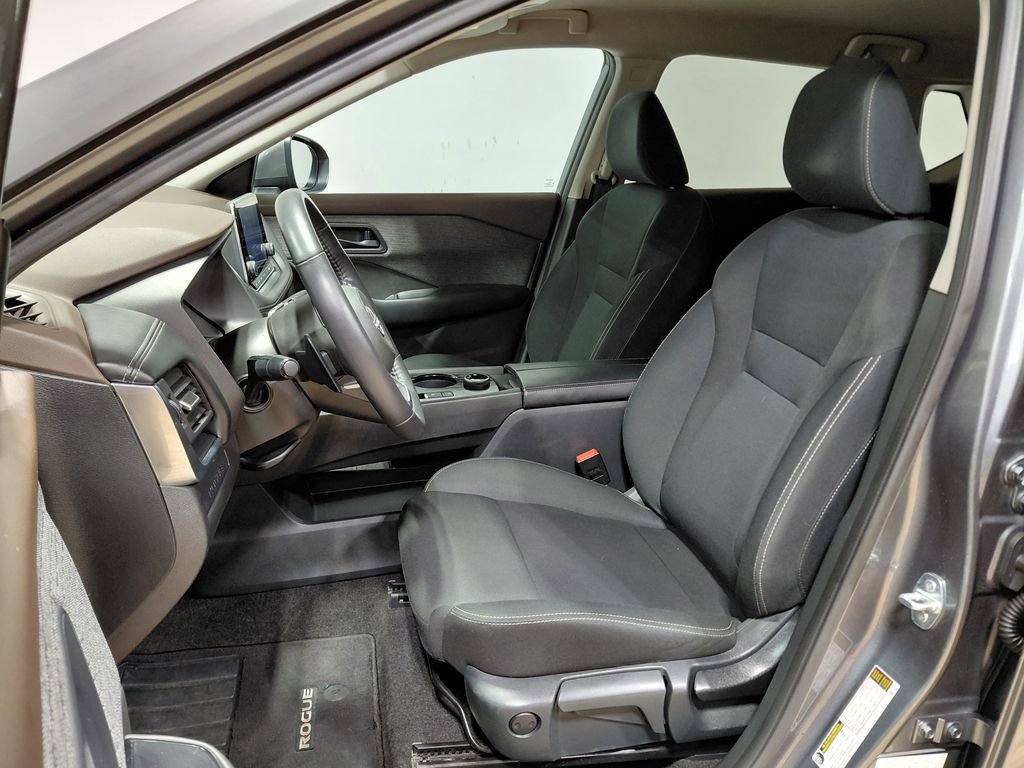 Used 2023 Nissan Rogue S image 3