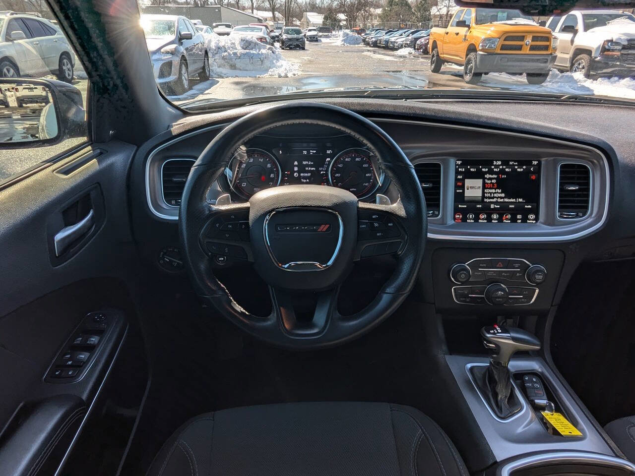 Used 2019 Dodge Charger SXT image 16