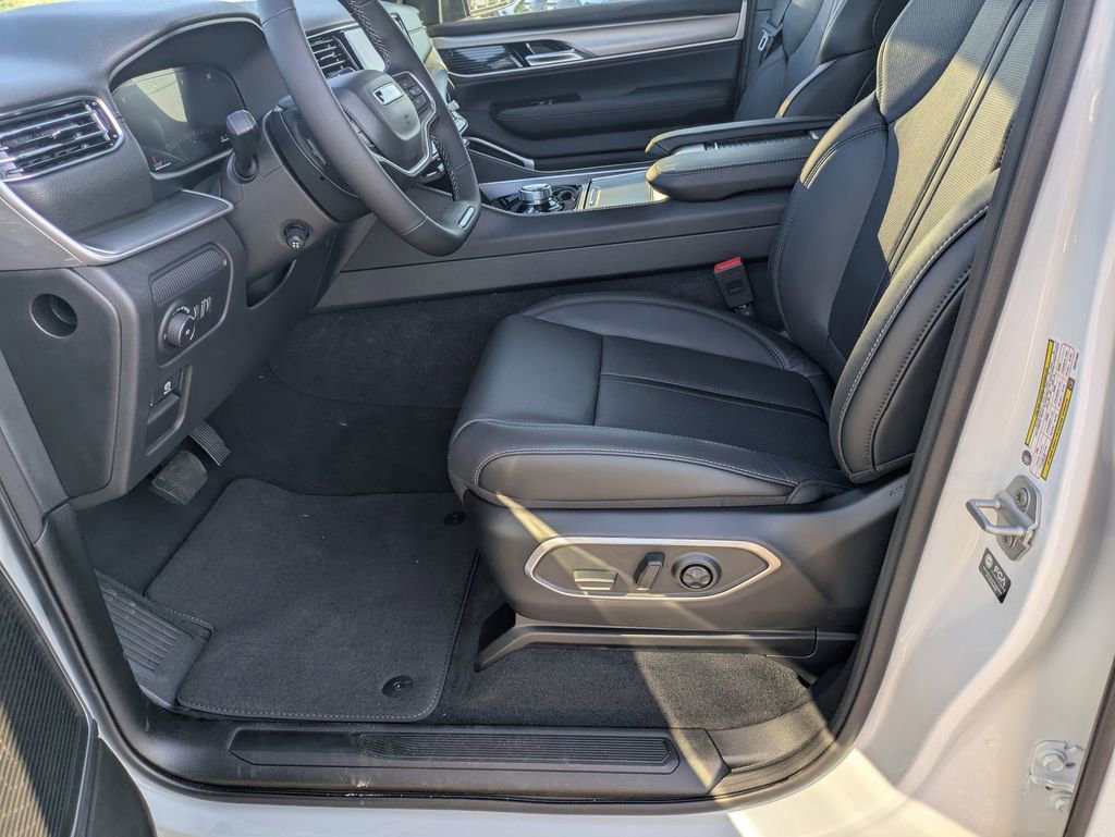 New 2025 Jeep Wagoneer L Series II image 15