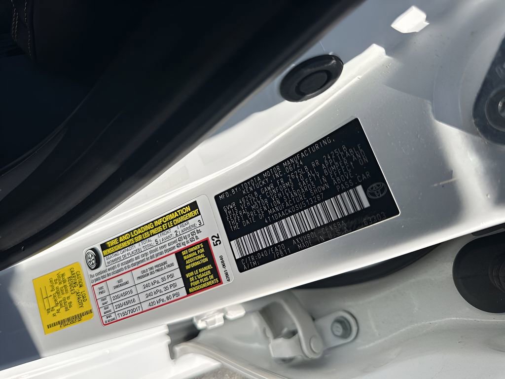 Used 2025 Toyota Camry SE image 33