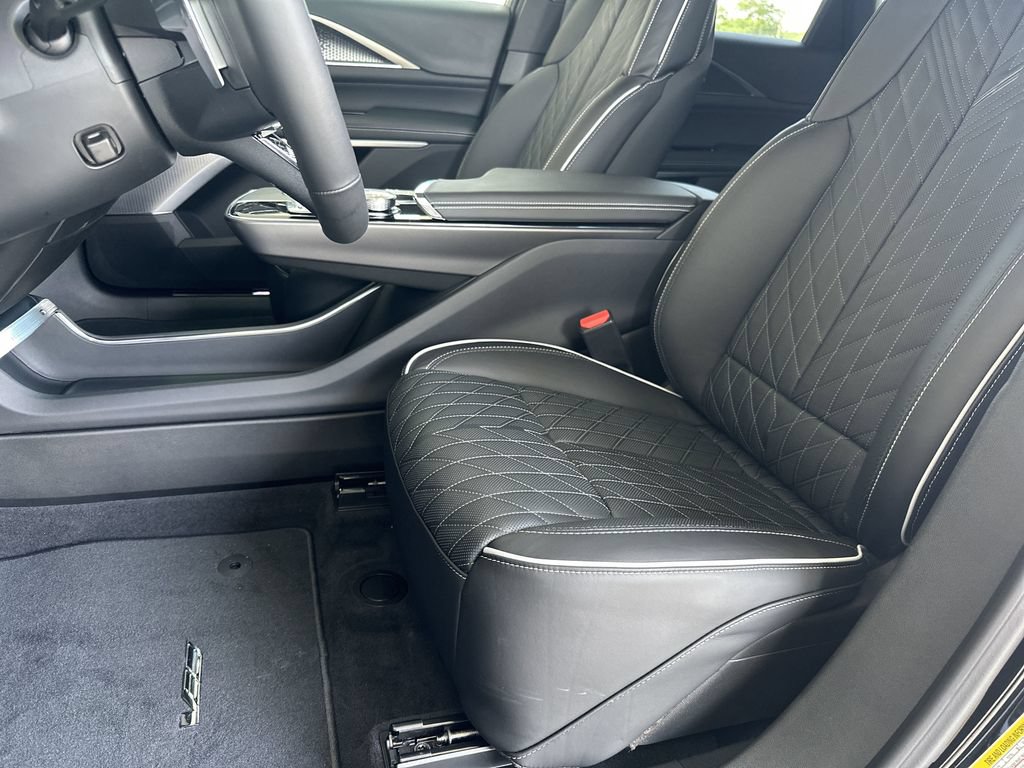 New 2026 Cadillac Lyriq V w/ Exterior Carbon Fiber Package AWD/4WD image 16