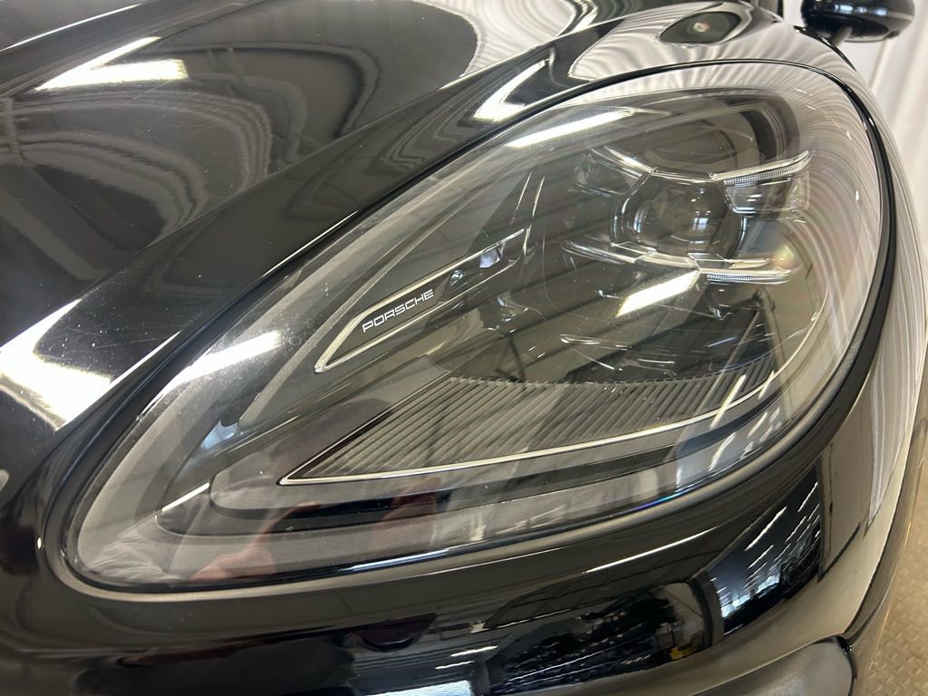 Certified 2023 Porsche Macan Turbo image 37