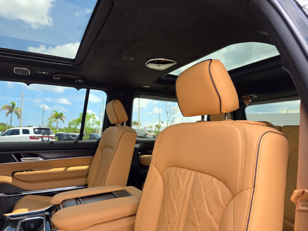 New 2026 Jeep Grand Wagoneer Summit AWD/4WD image 23