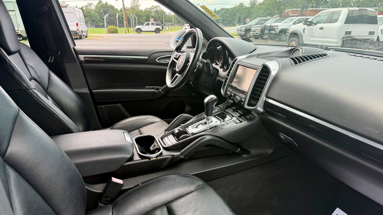 Used 2016 Porsche Cayenne AWD/4WD image 11