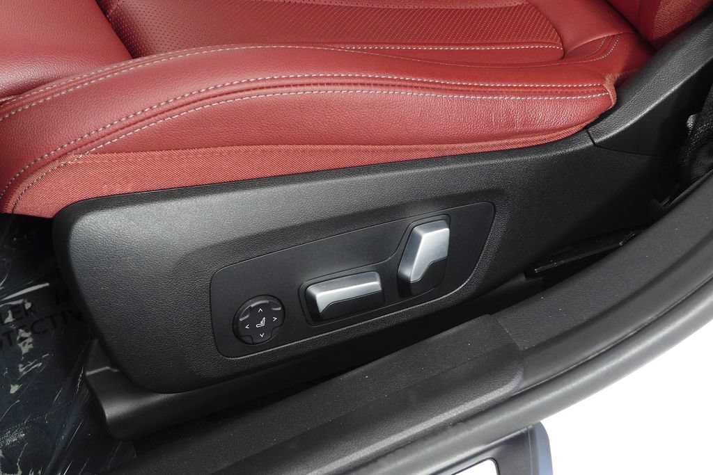 Used 2024 BMW 330i Sedan w/ Convenience Package RWD image 23