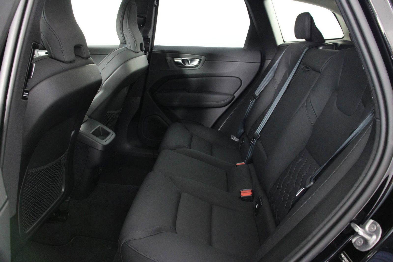 Certified 2026 Volvo XC60 B5 Plus AWD/4WD image 32