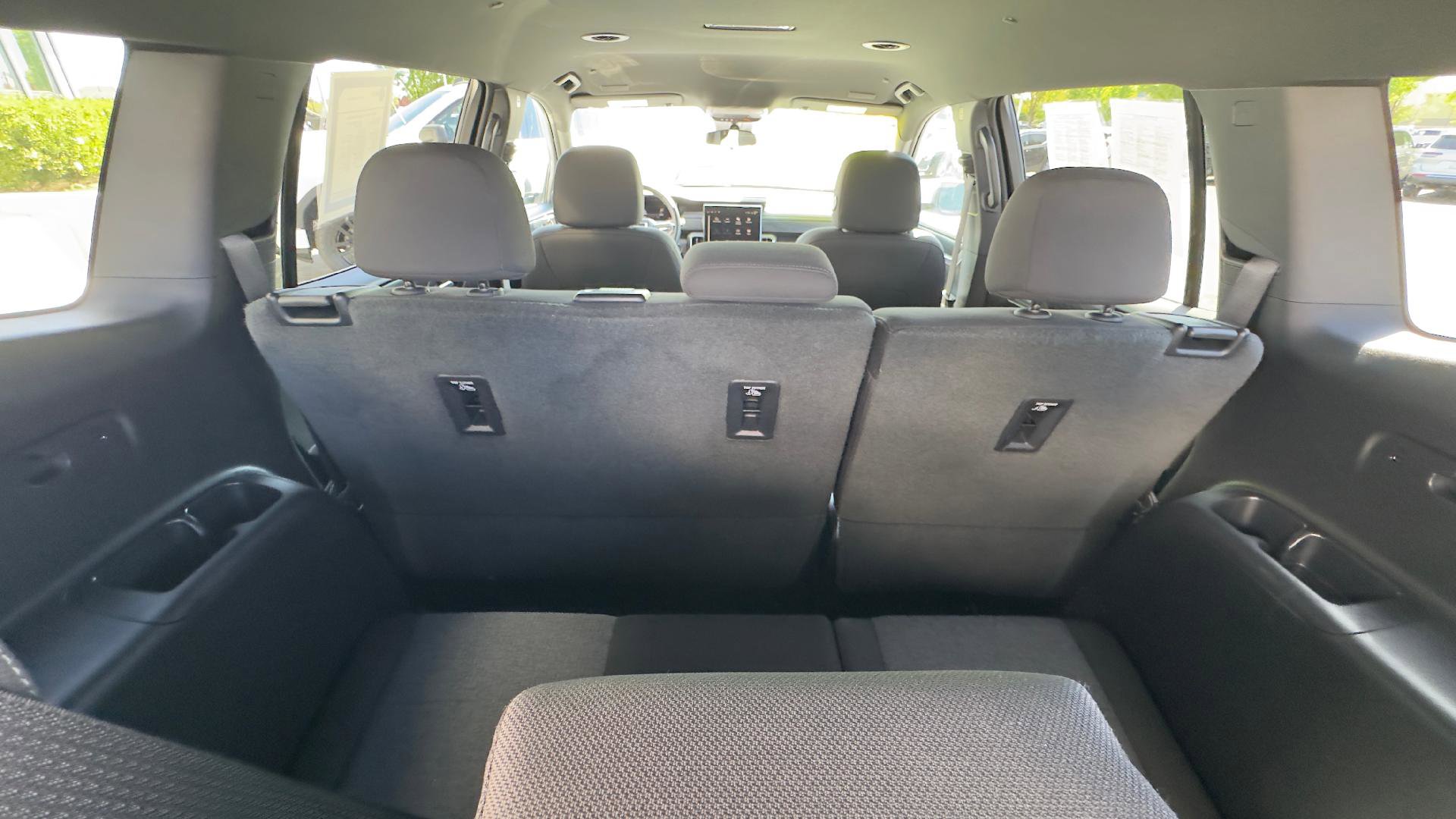 Used 2025 GMC Acadia Elevation image 8