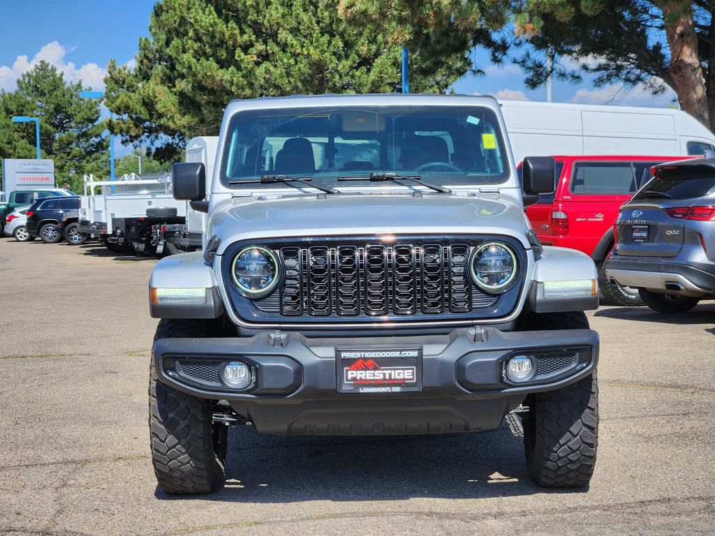 Used 2024 Jeep Gladiator Sport AWD/4WD image 5
