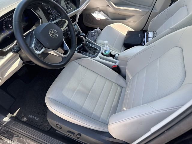 Used 2024 Volkswagen Jetta SE FWD image 9