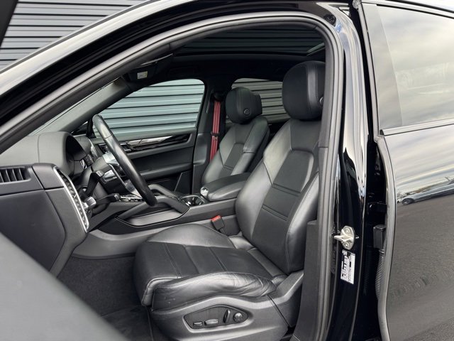 Certified 2022 Porsche Cayenne Coupe image 5