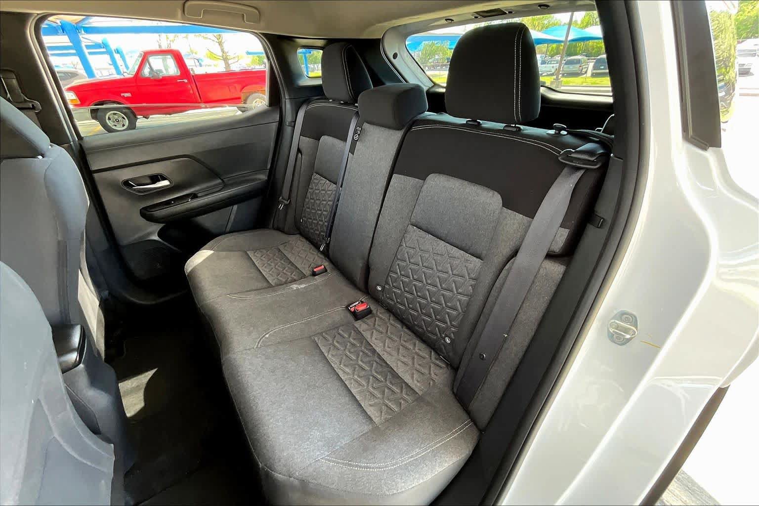 Used 2025 Nissan Kicks SV AWD/4WD image 40
