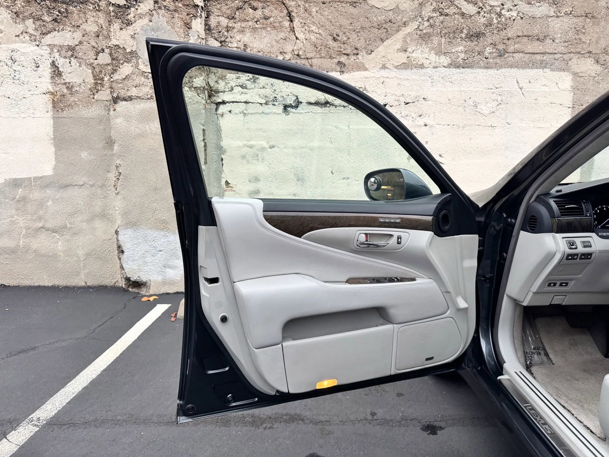 Used 2008 Lexus LS 600h L image 8