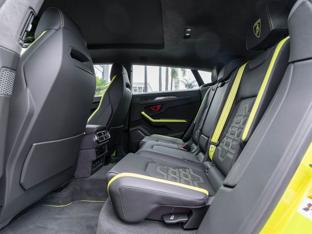Used 2025 Lamborghini Urus SE AWD/4WD image 24