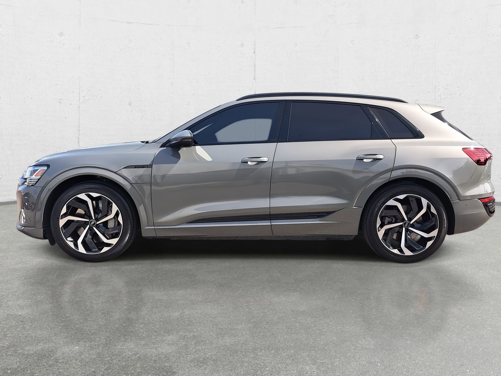 Certified 2024 Audi Q8 e-tron Premium Plus w/ Premium Plus Package image 8