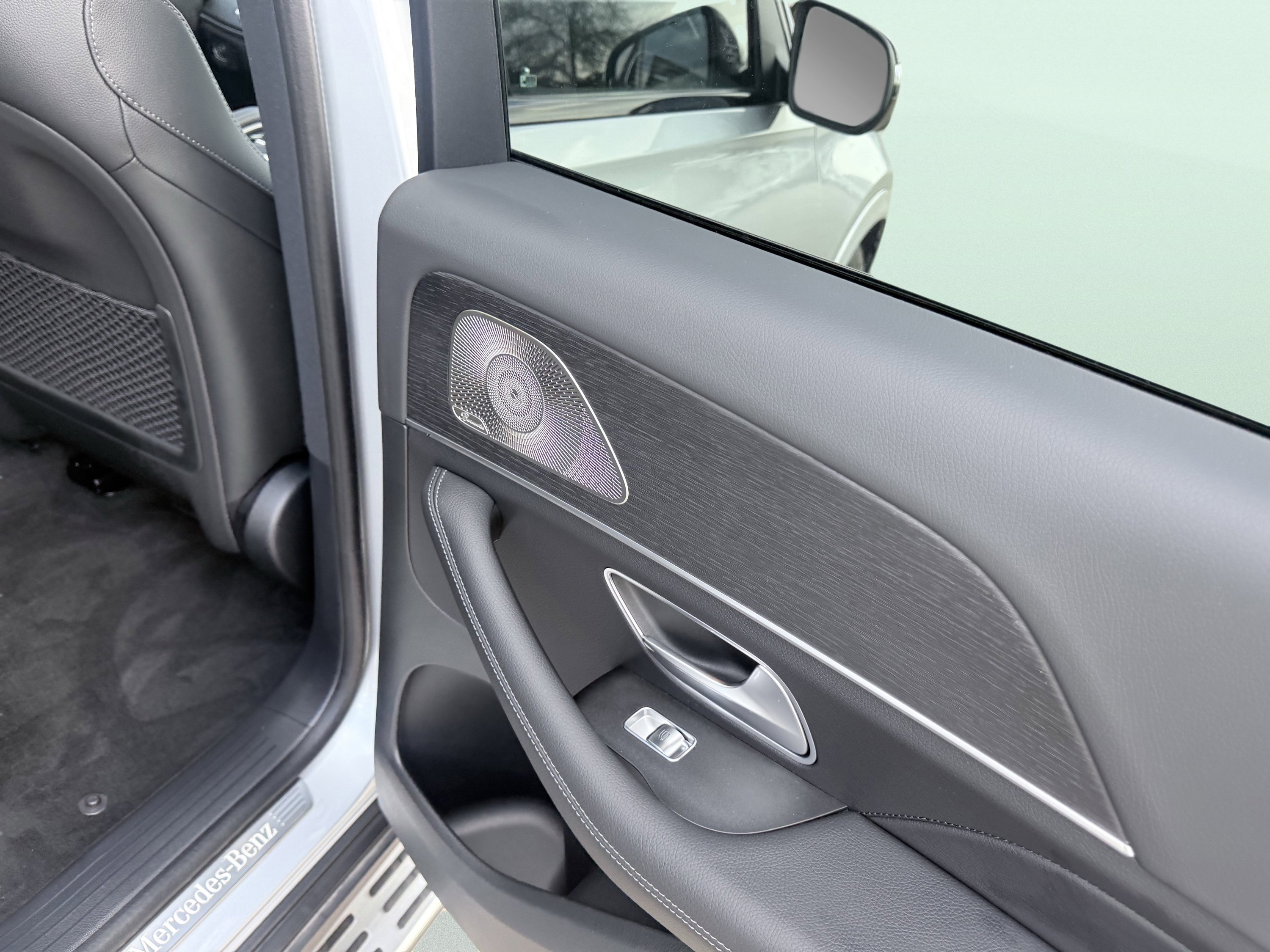 Used 2025 Mercedes-Benz GLE 450e 4MATIC w/ AMG Line Exterior image 22