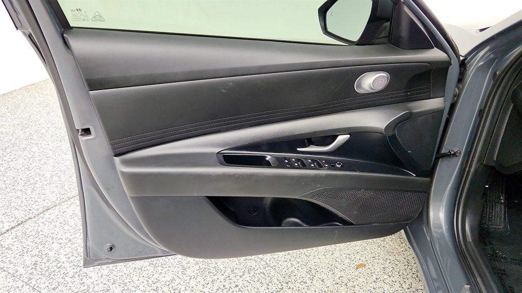 Used 2024 Hyundai Elantra SEL FWD image 10