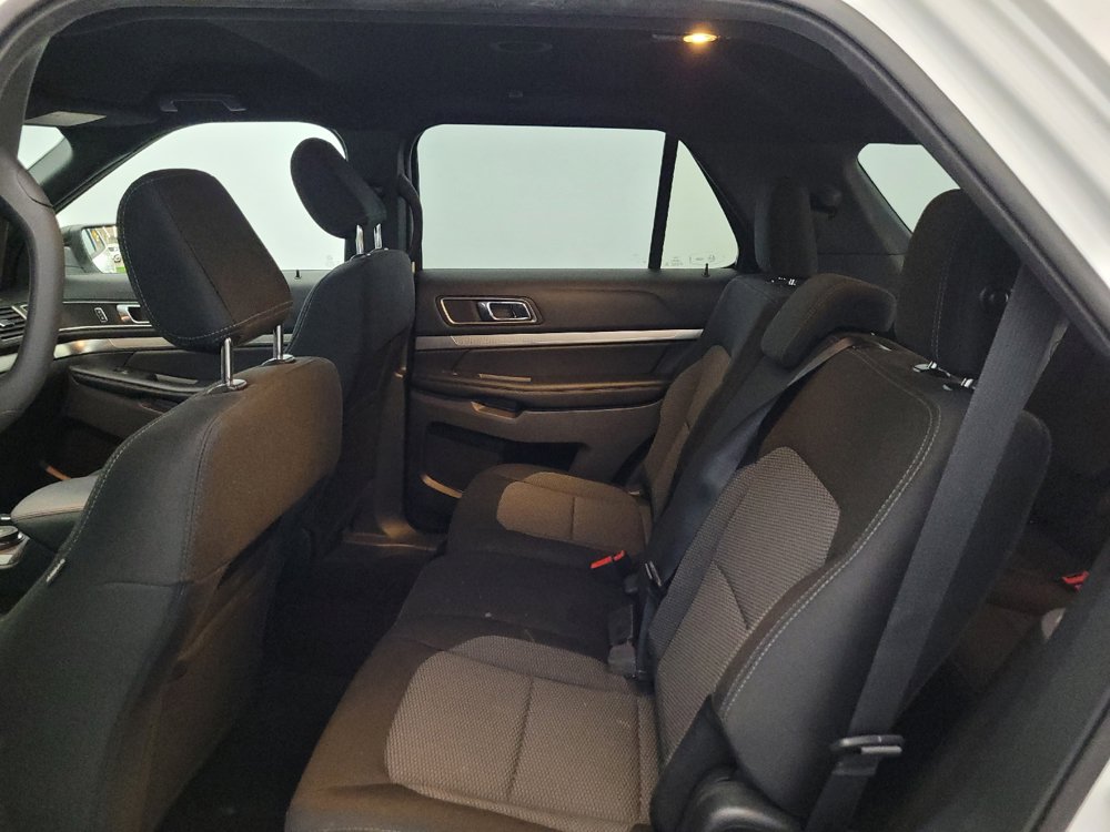 Used 2018 Ford Explorer XLT AWD/4WD image 18