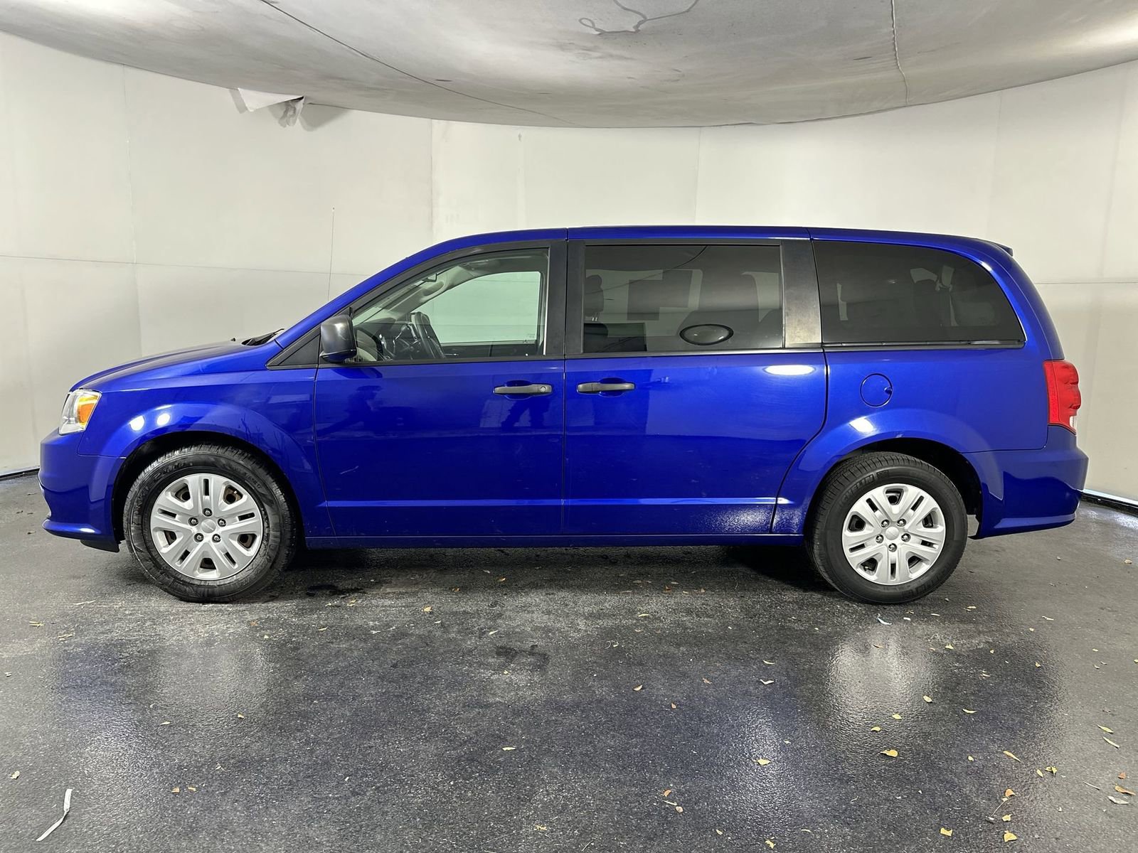 Used 2019 Dodge Grand Caravan SE image 5