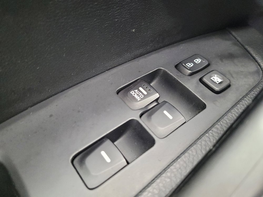 Used 2016 Hyundai Veloster FWD image 27