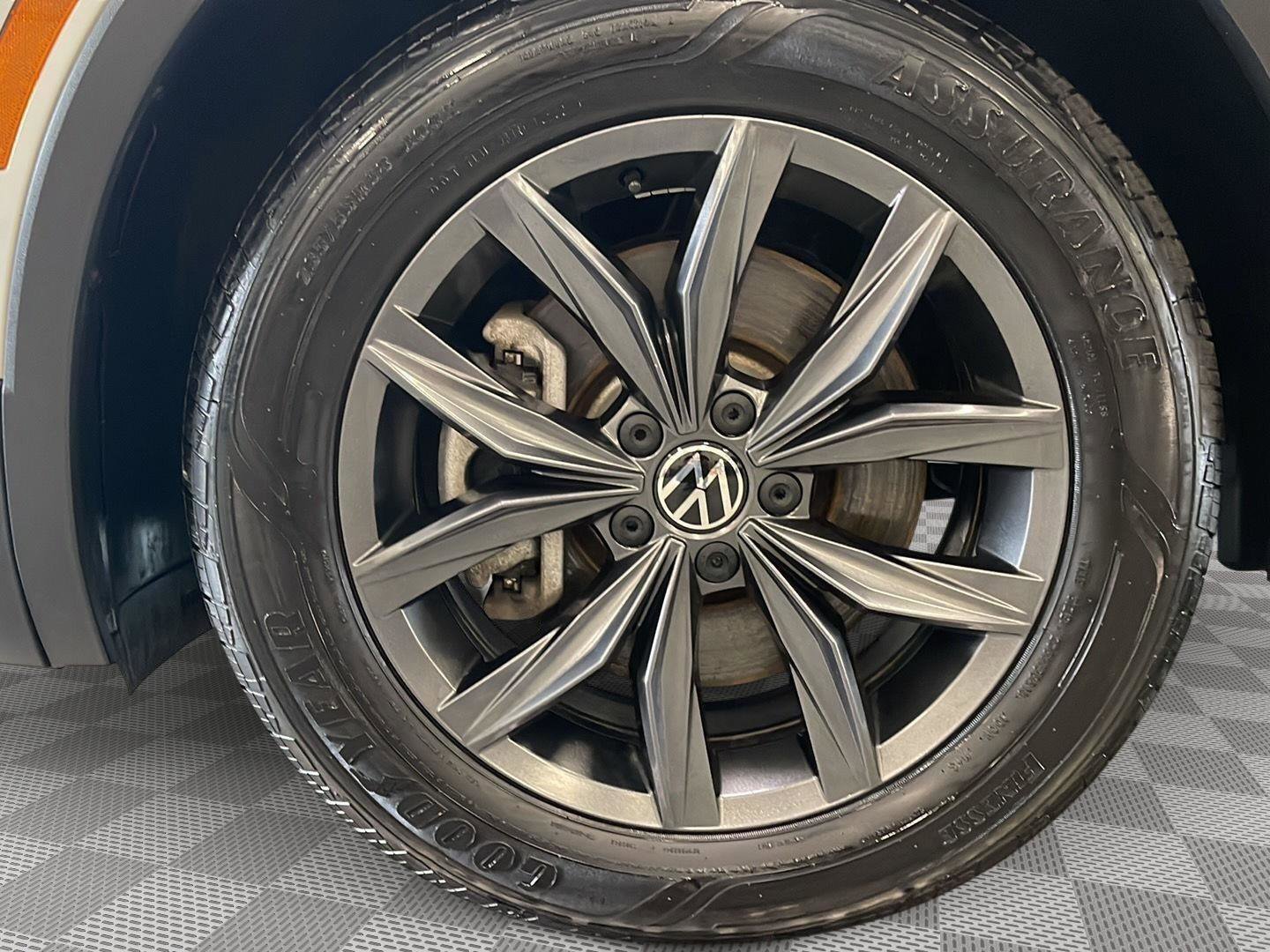 Used 2022 Volkswagen Tiguan SE AWD/4WD image 9