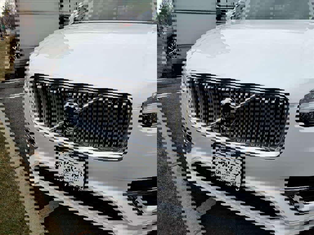 Used 2024 Volvo XC90 T8 Plus image 2