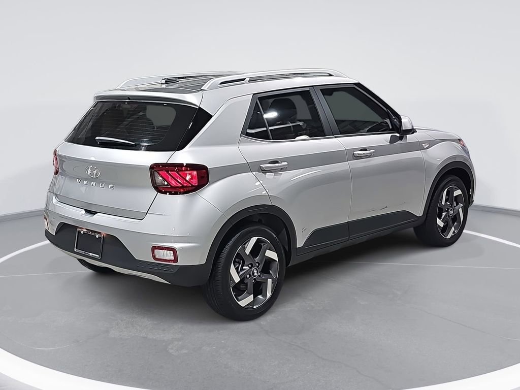 New 2026 Hyundai Venue SEL FWD image 5