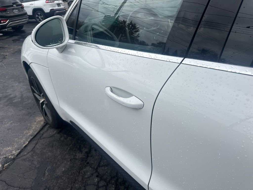 Used 2023 Porsche Macan image 12