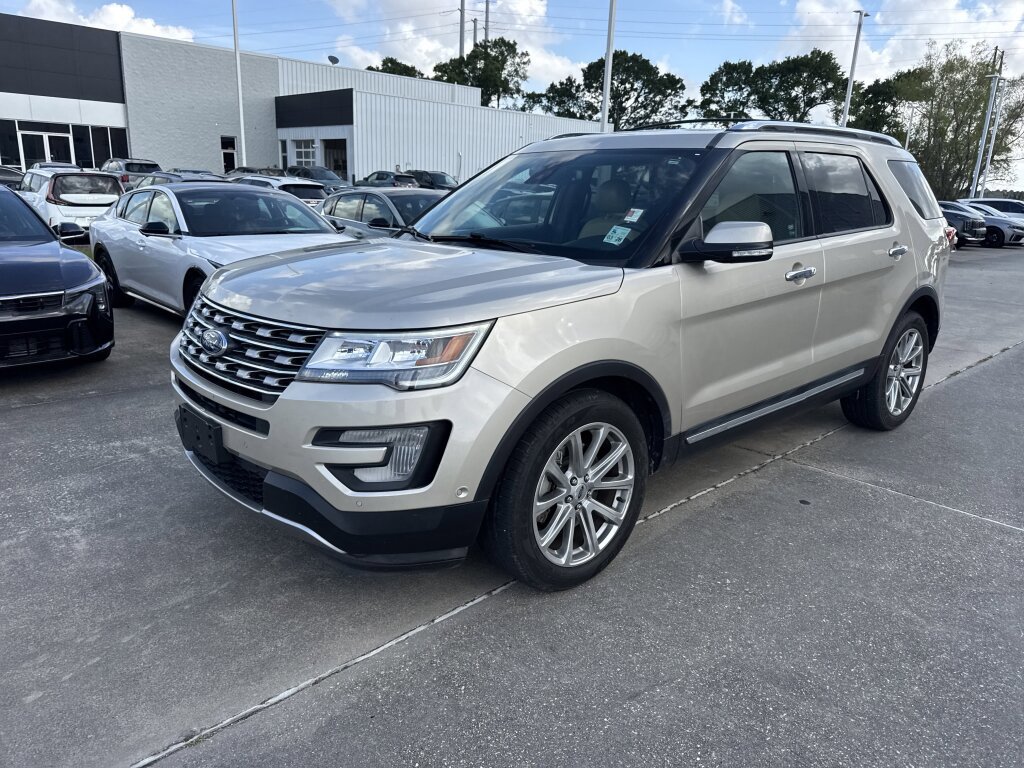 Used 2017 Ford Explorer Limited w/ Equipment Group 301A image 2