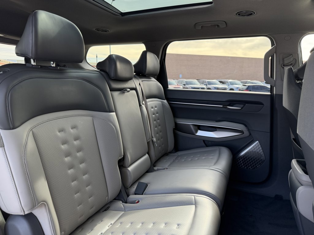 Used 2025 Kia EV9 Wind image 38