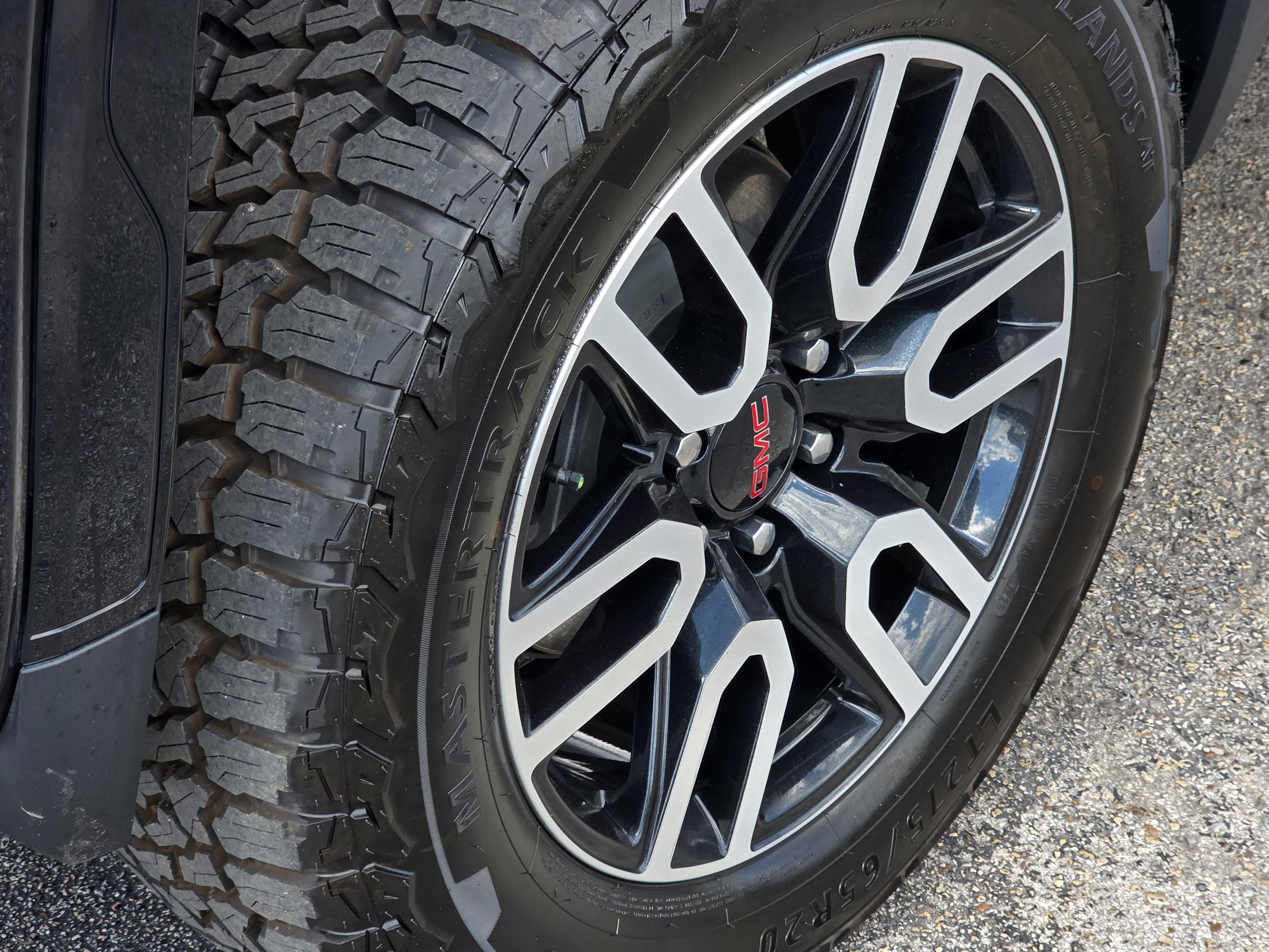 Used 2022 GMC Sierra 1500 AT4 w/ AT4 Premium Package AWD/4WD image 9