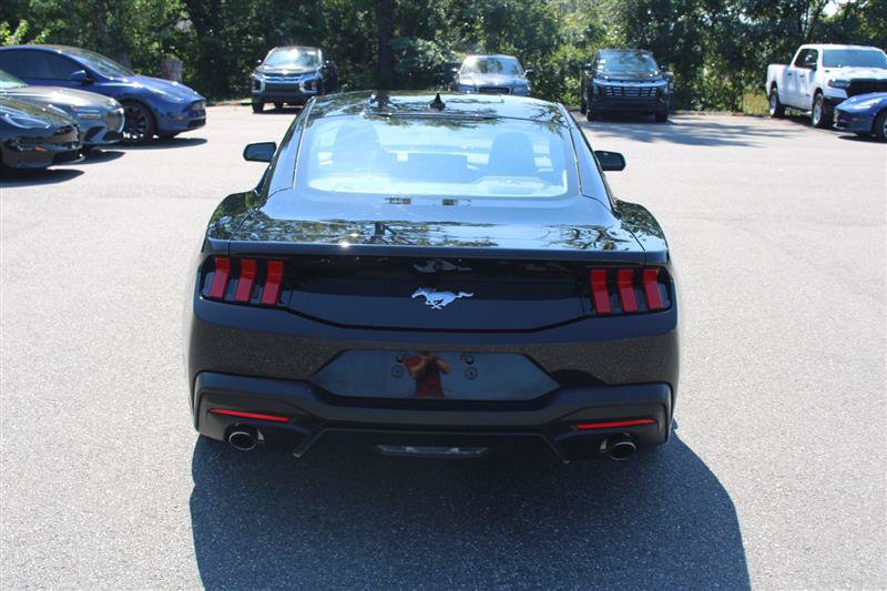 Used 2025 Ford Mustang Coupe RWD image 6