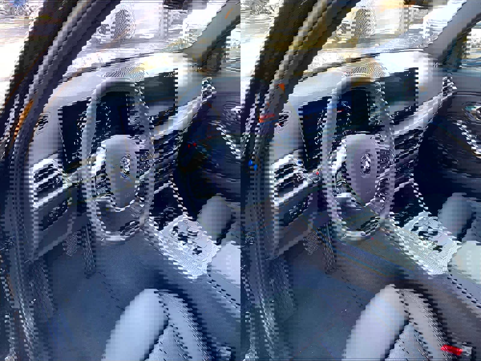 Certified 2025 BMW 330i xDrive Sedan w/ Convenience Package image 15