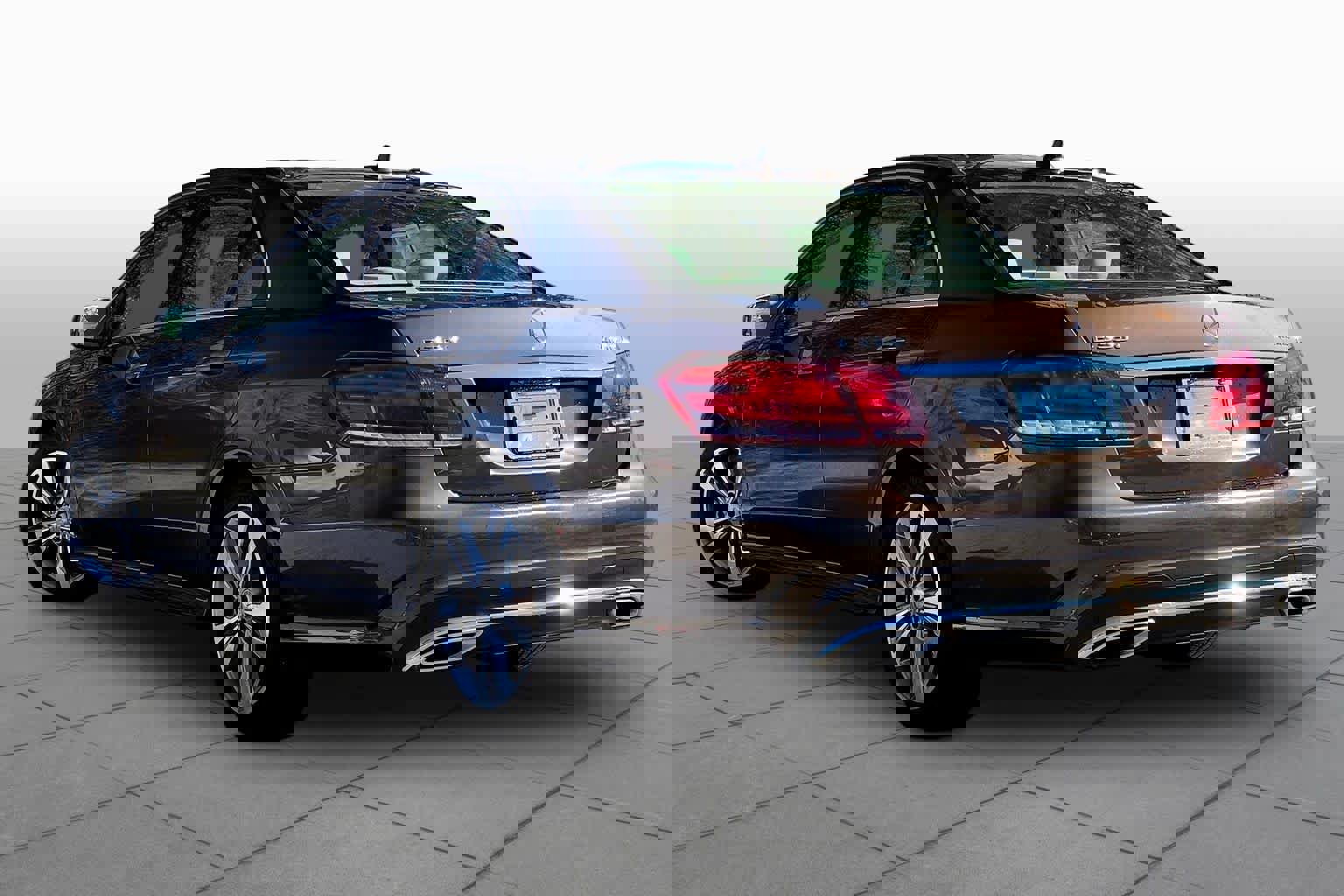 Used 2015 Mercedes-Benz E 350 4MATIC Sedan image 12