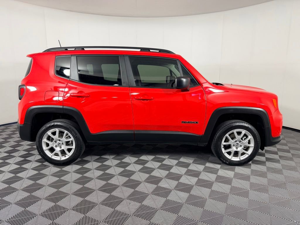 Used 2022 Jeep Renegade Latitude w/ Sun/Sound Group image 5