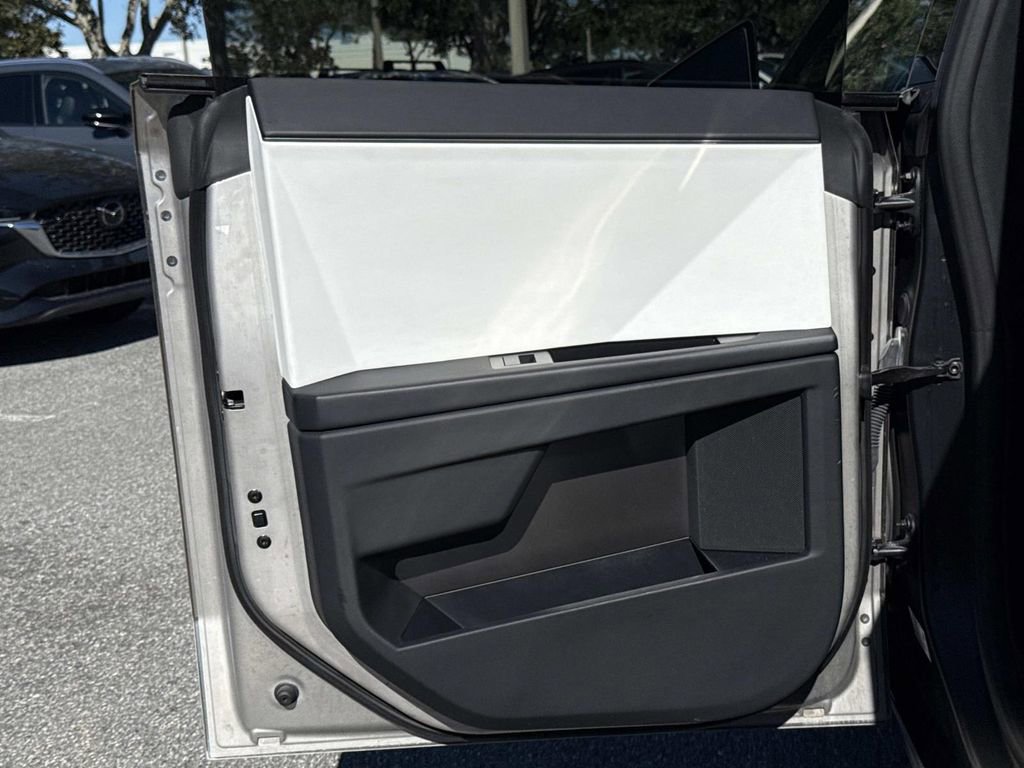 Used 2024 Tesla Cybertruck AWD Crew Cab image 13