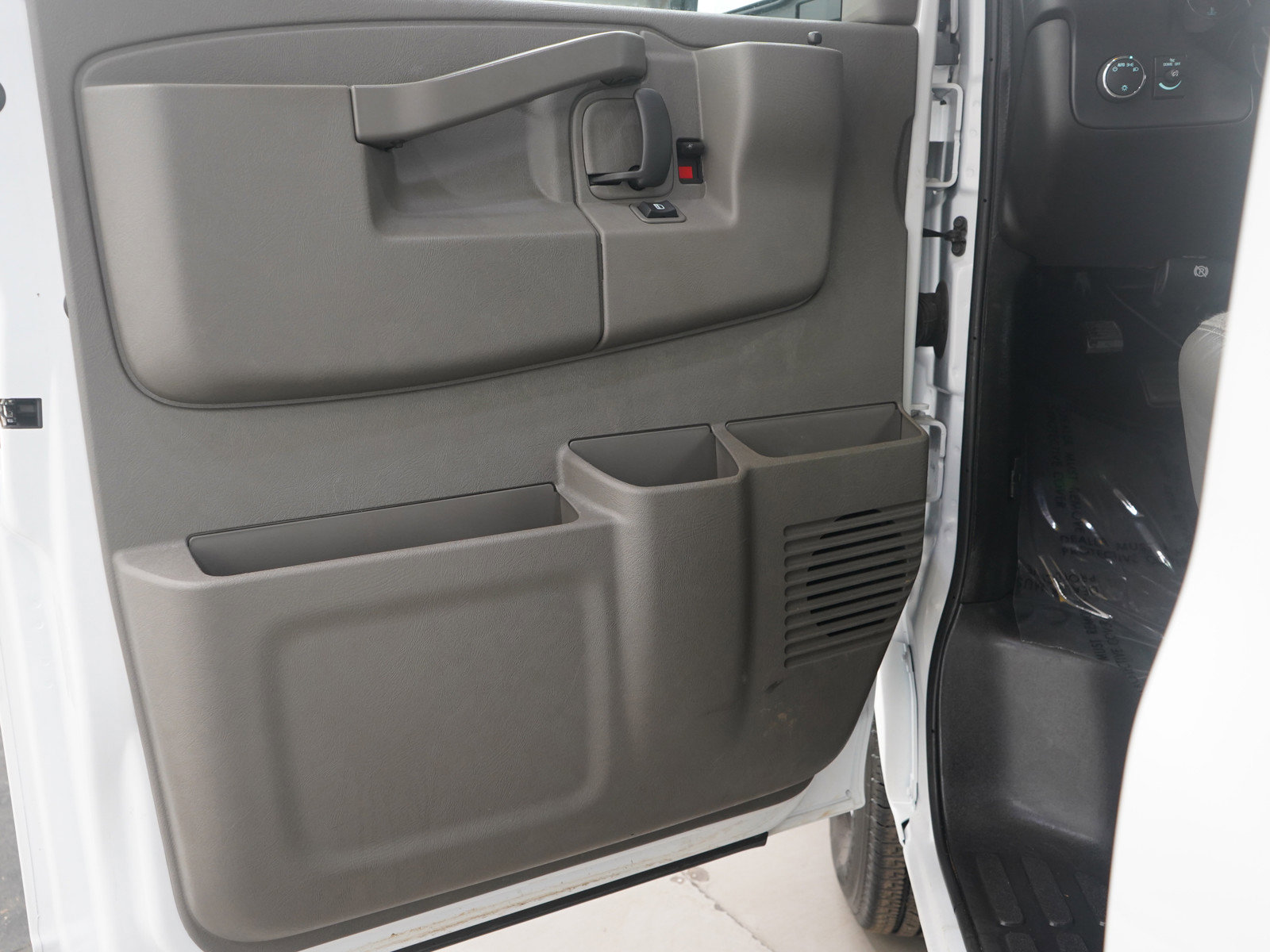 Used 2025 Chevrolet Express 3500 LT w/ LT Preferred Equipment Group image 22