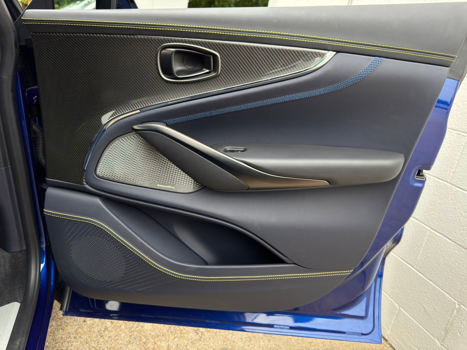 Used 2025 Aston Martin DBX 707 image 18