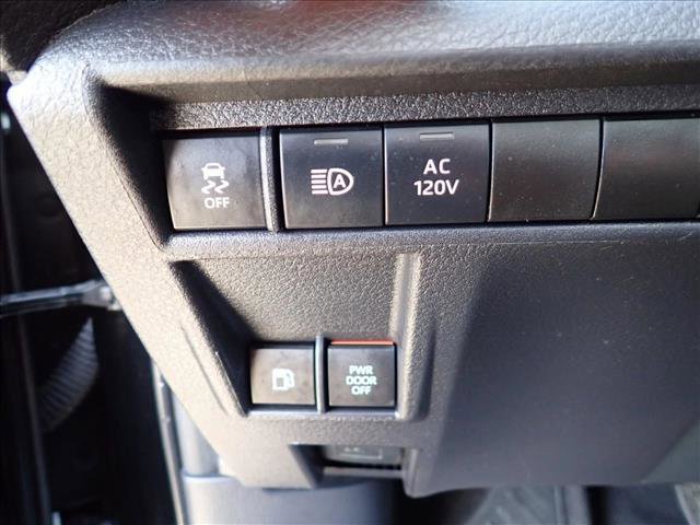 Used 2025 Toyota Sienna XLE Woodland Edition image 16