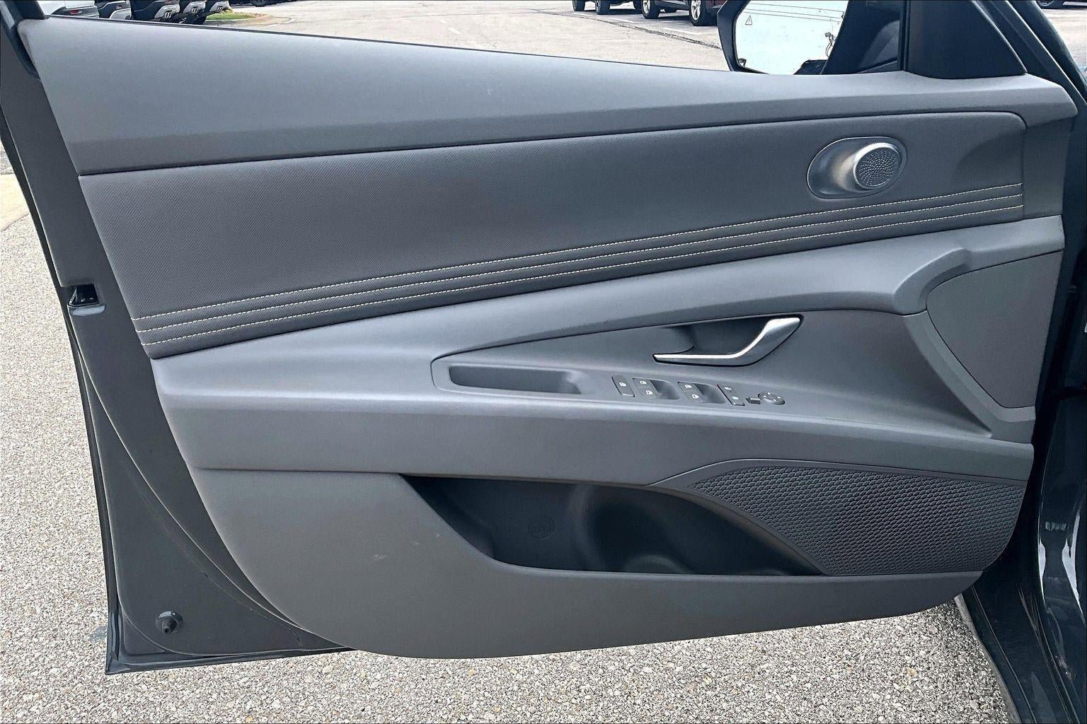 Used 2025 Hyundai Elantra SEL FWD image 20