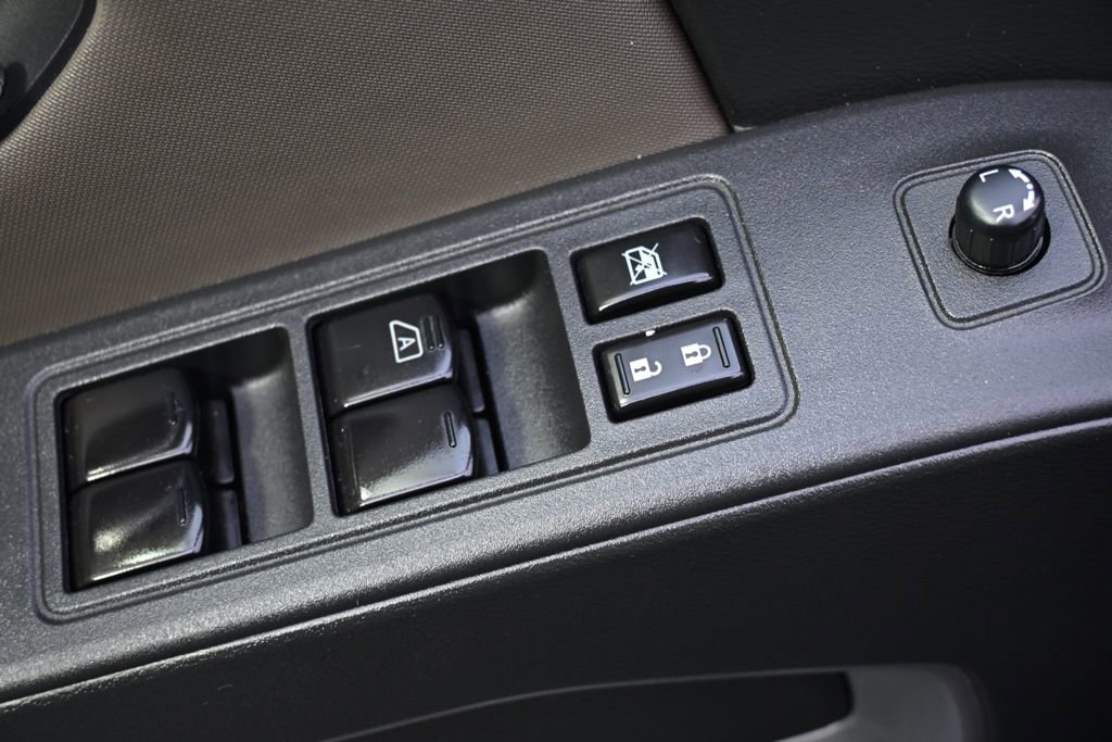 Used 2022 Nissan Frontier SV image 23