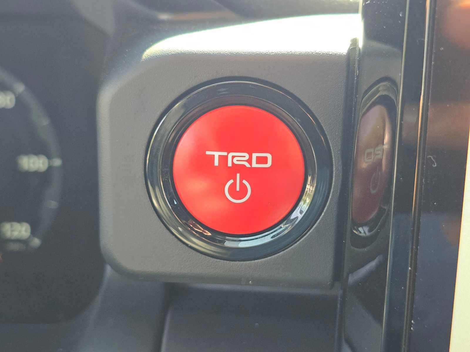 Certified 2025 Toyota Tacoma TRD Off-Road AWD/4WD image 30
