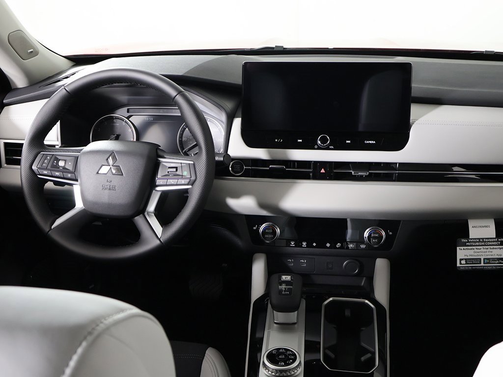 New 2025 Mitsubishi Outlander SE image 35