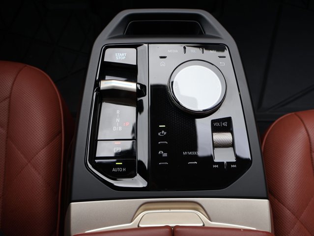 Used 2023 BMW iX xDrive50 w/ Sport Package AWD/4WD image 20