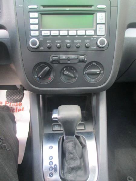 Used 2009 Volkswagen Jetta SE FWD image 12