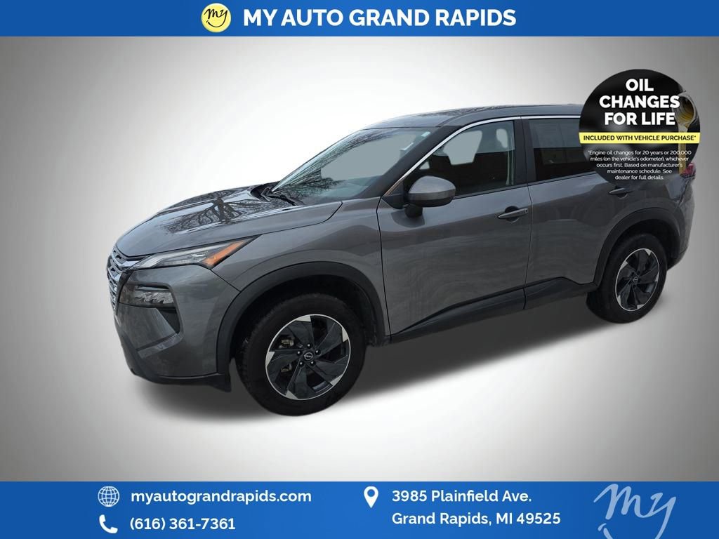 Used 2024 Nissan Rogue SV image 3