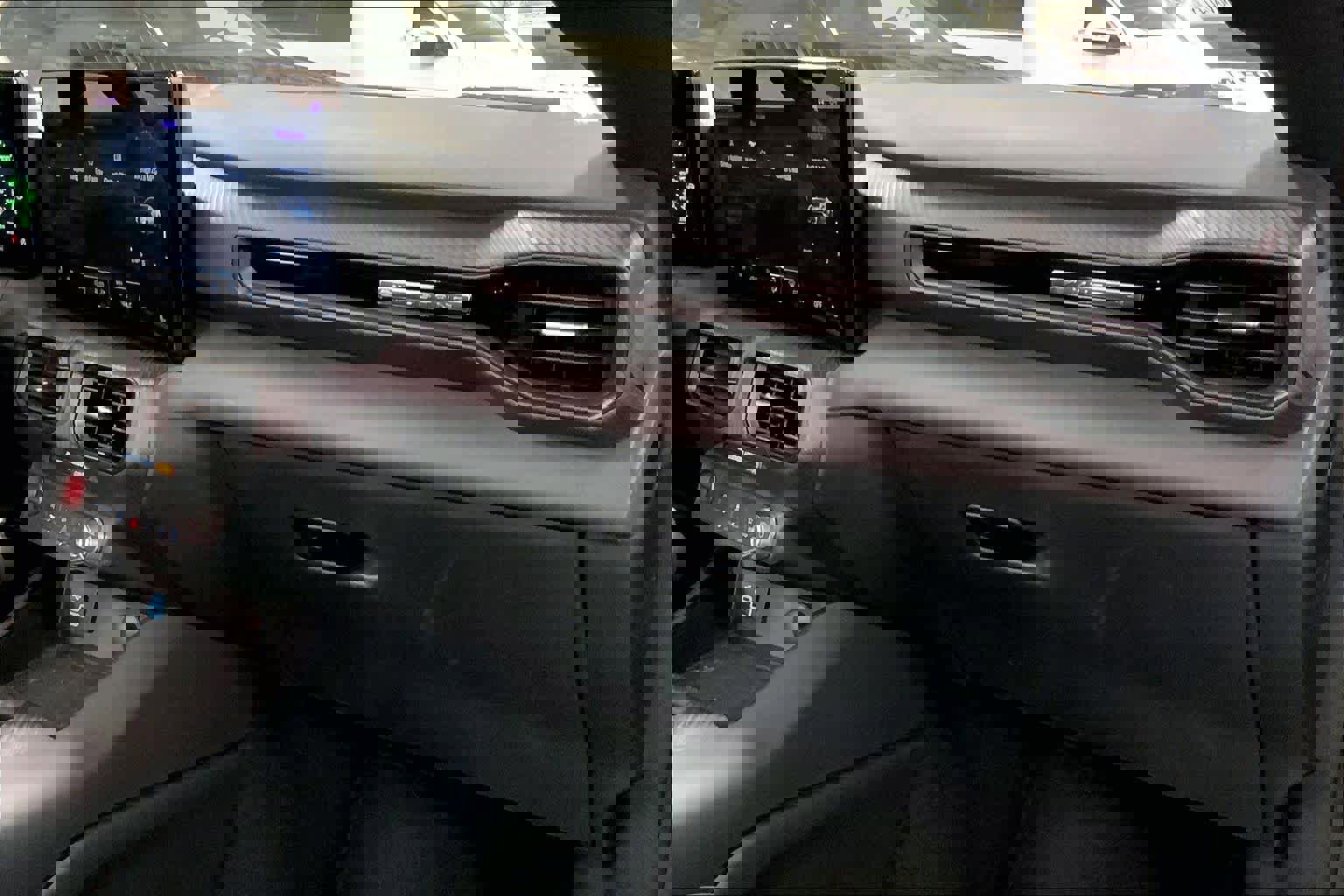 Used 2024 Ford Mustang Convertible image 16